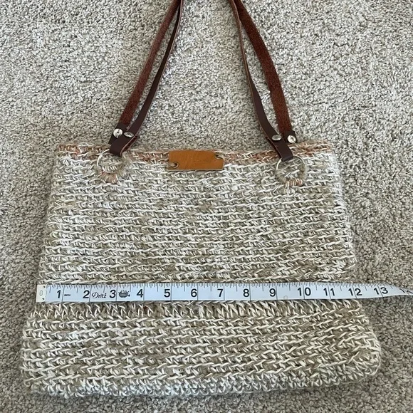 Hand knit crochet shoulder bag floral interior leather strap excellent condition - Picture 5 of 9